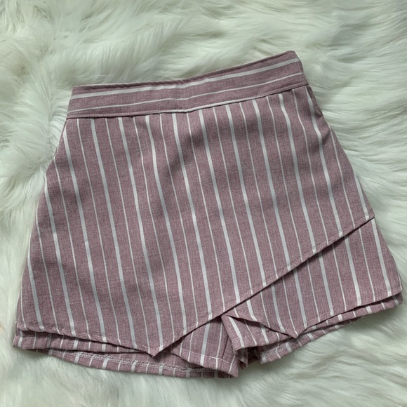 Elastic waist short - Picture 1 of 4